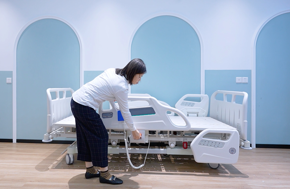 防压疮电动病床场景图1.jpg